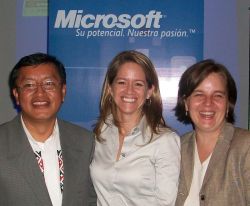 Microsoft del Ecuador y Fundación Chasquinet premiaron maestros que usan TICs