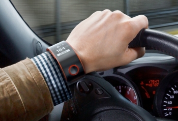 Nissan presenta su reloj nismo concept para comunicarnos con el vehiculo