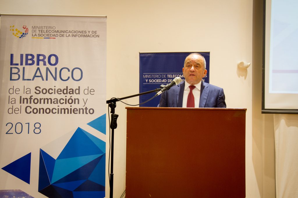 Ministro León presentó el Libro Blanco de la Sociedad de la  Información y del Conocimiento