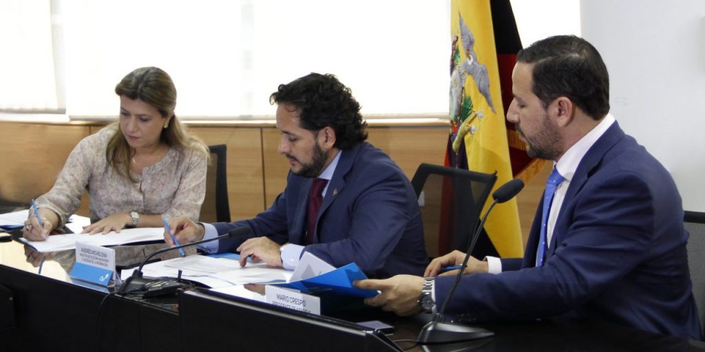 CNT EP y APROSVA firman acuerdo para ampliar cobertura y servicios de internet en zonas rurales
